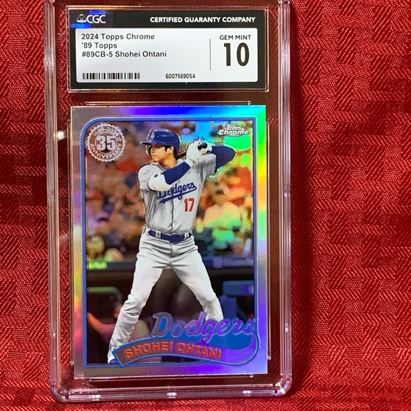 Shohei Ohtani Dodgers Refractor Baseball Card